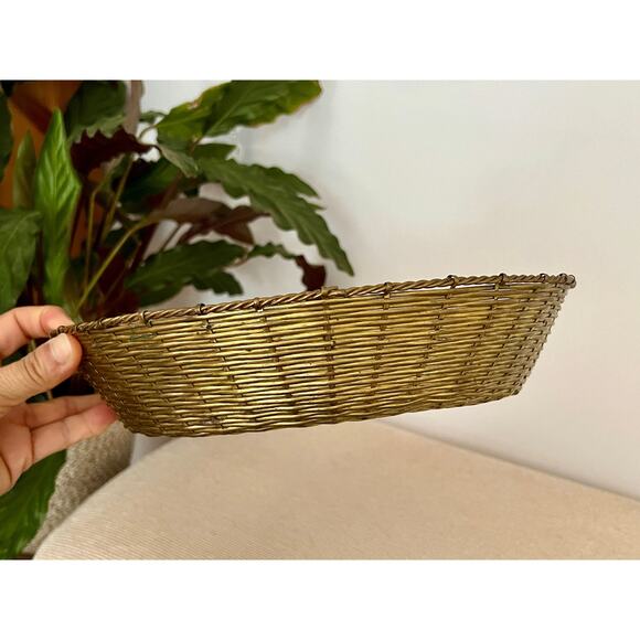 Vintage Brass Woven Basket, Oval Bread Basket, Gold Metal Basket - Picture 9 of 10